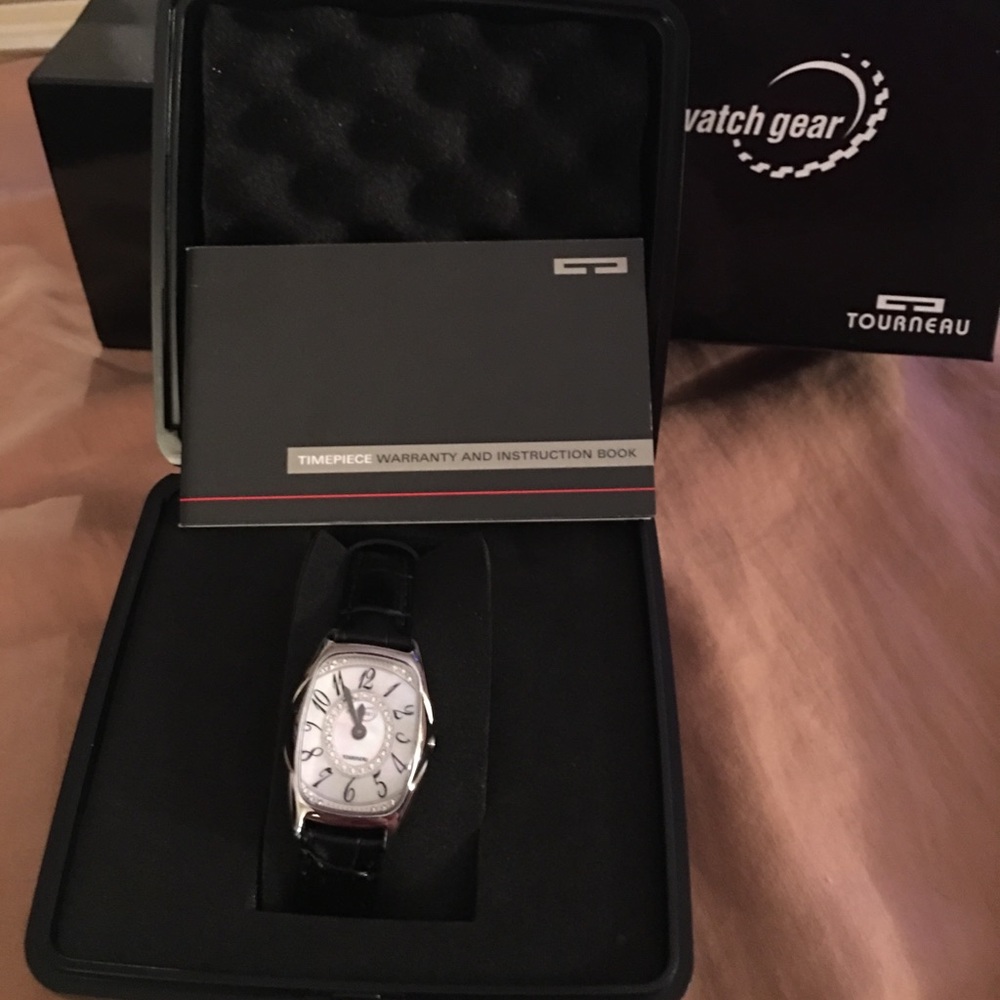 COPY - Women’s Tourneau Watch Gear